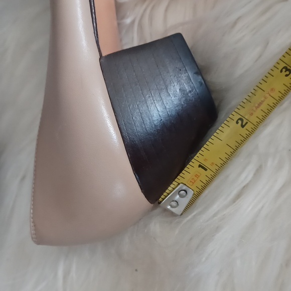 Vintage Salvatore Ferragamo Beige Leather Pumps - Picture 9 of 16